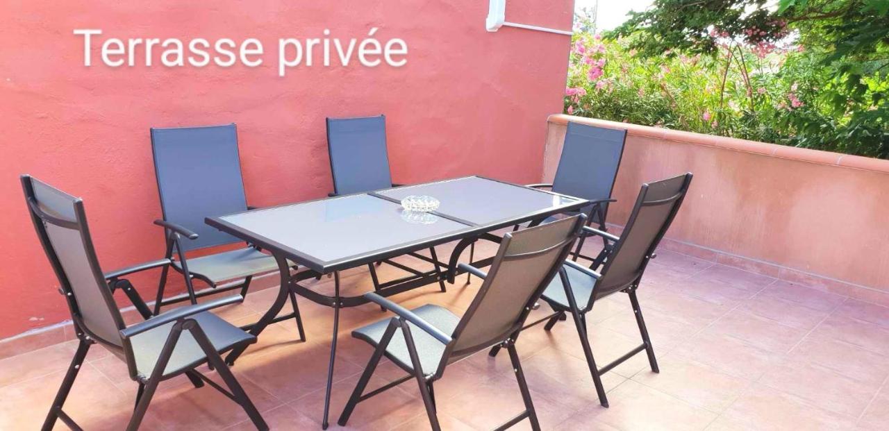 Le Barcares Logement Climatise Pour 6 Personnes, Draps Et Serviettes Non Fournis Air-Conditioned Accommodation For 6 People, Sheets And Towels Not Provided Alojamiento Con Aire Acondicionado Para 6 Personas, Sabanas Y Toallas No Incluidas Bagian luar foto